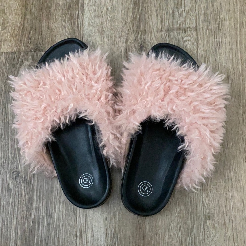 Urban Outfitter Slides